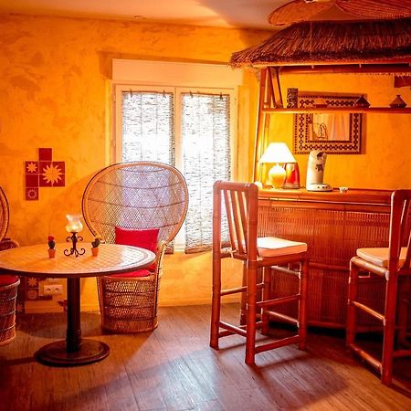 Domaine De La Croix Du Vexin Bed and Breakfast Themericourt Exterior foto